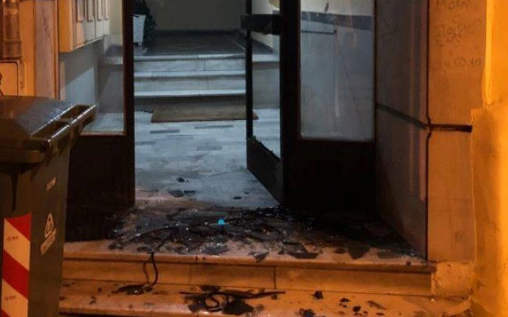 Έκρηξη αυτοσχέδιου εκρηκτικού μηχανισμού σε είσοδο πολυκατοικίας στη Θεσσαλονίκη